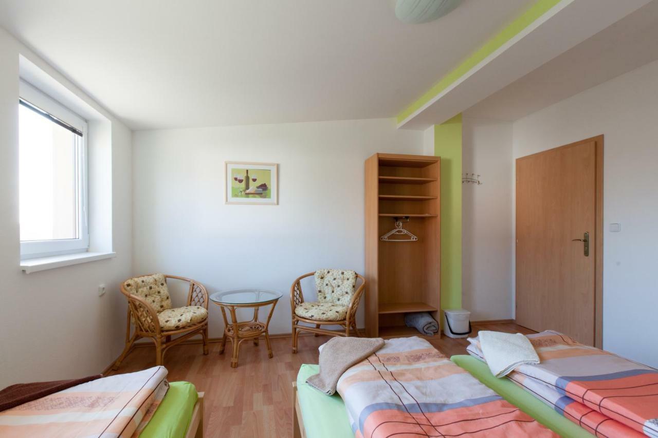 Hôtel Sklipek Vinarstvi Paul à Velké Bílovice Extérieur photo